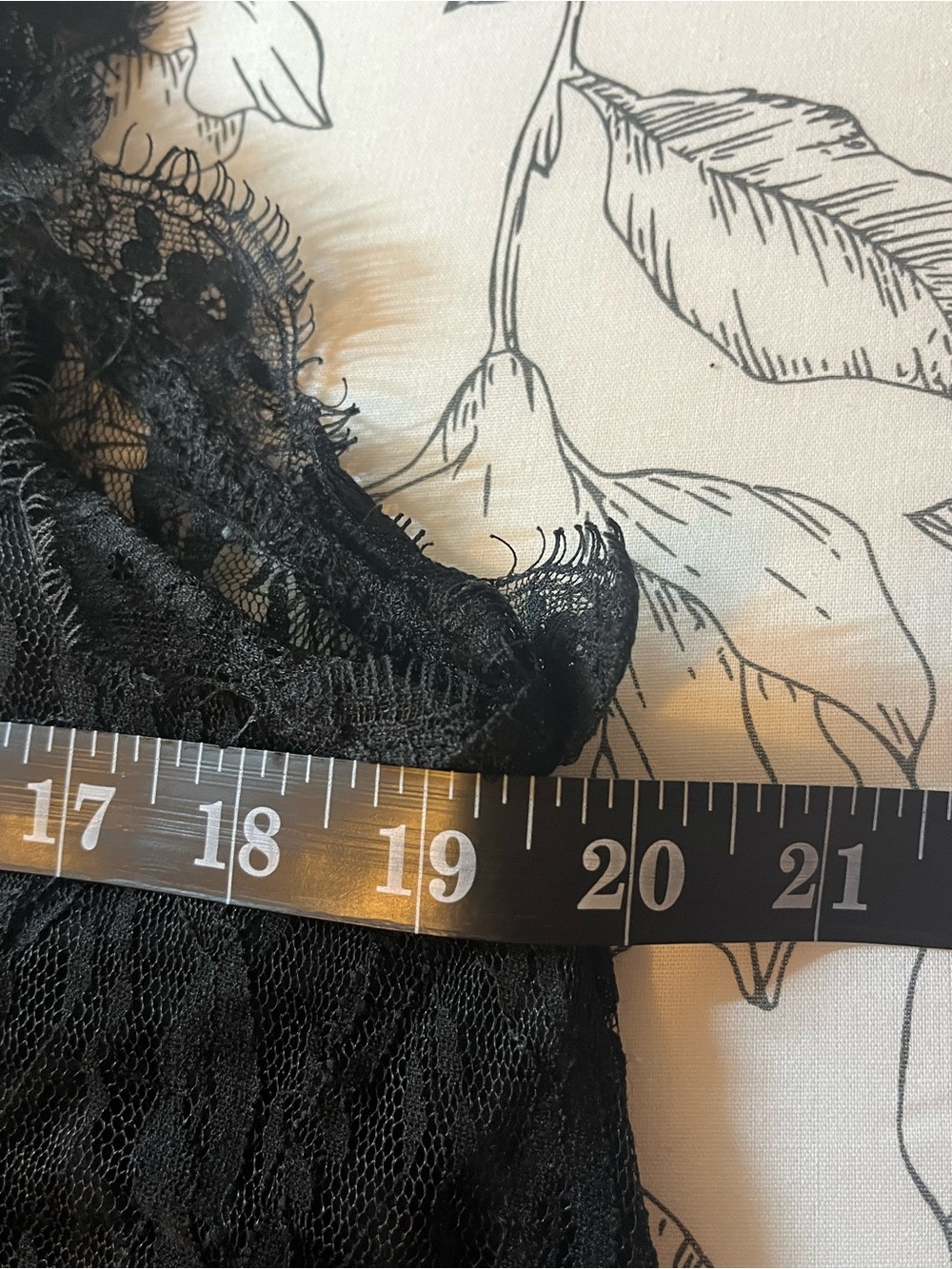 POL Black Lace Sleeveless Knit Top - Lightweight Feminine, cropped lining,size M - Picture 6 of 8